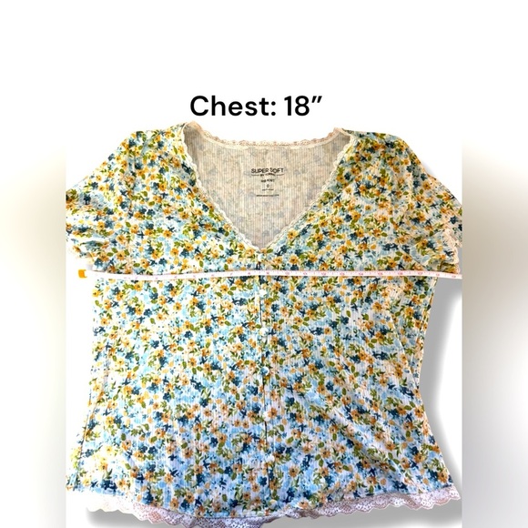 Torrid Sz. 0 (14) Super Soft Ribbed Knit‎ White Floral Crop Top EUC - Picture 5 of 8